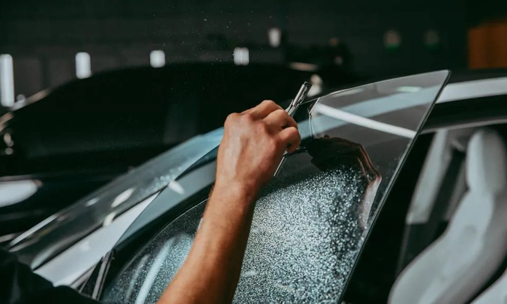 Trimming tint to fit the window
